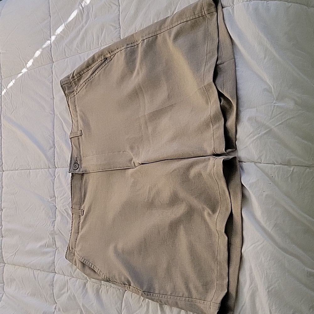 BOLLE GOLF SHORTS  36 TAN